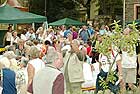 Harmonie und Lebensfreude bestimmen die Atmosphre bei der Rotweinprobe und dem Rotweinfest in , das sich malerisch unterhalb einer mittelalterlichen Burg entlang dem Rhein erstreckt.